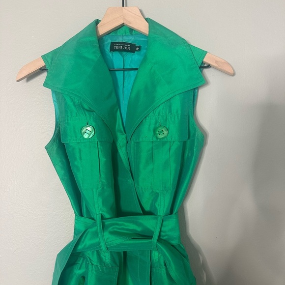 Teri Jon Sleeveless Belted Trench Dress – Emerald Green – Size 2 - Picture 9 of 15